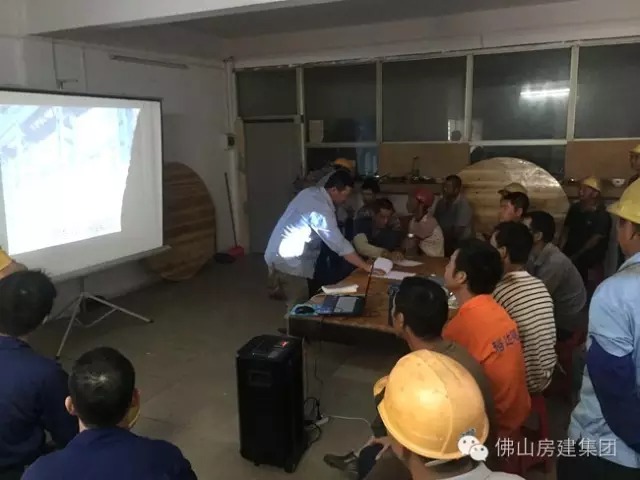 我司兆阳大厦项目施工现场人员观看安全生产系列视频